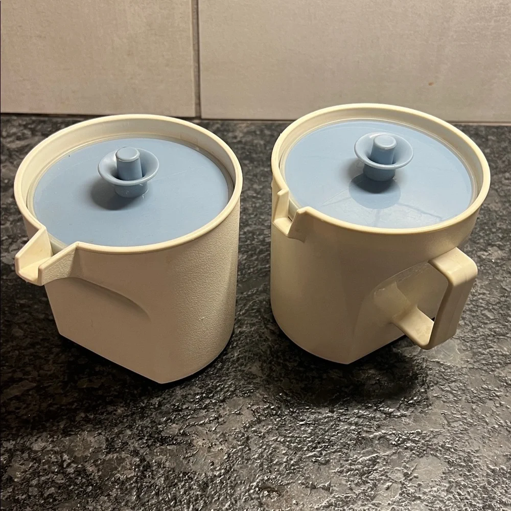 Vintage Tupperware Sugar and Creamer Set.  Like new